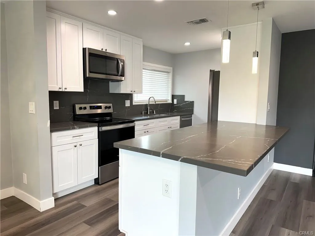 4704 Park Granada Unit 196, Calabasas, CA 91302