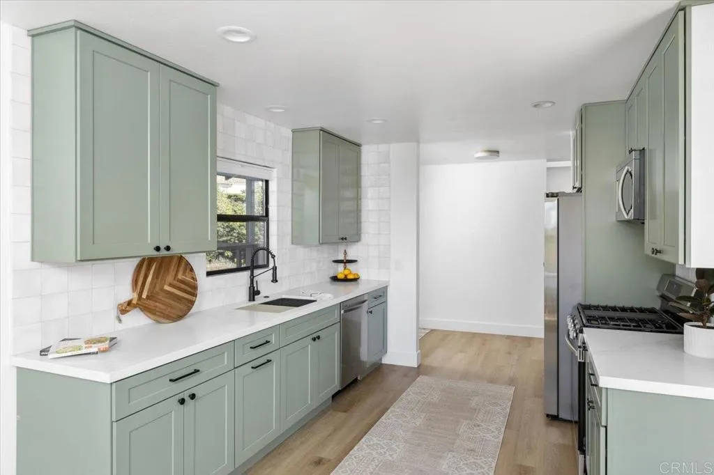 https://cdn.realtyfeed.com/cdn/127/306633389/374bc7c80e5798ddbecff90396b44602.webp