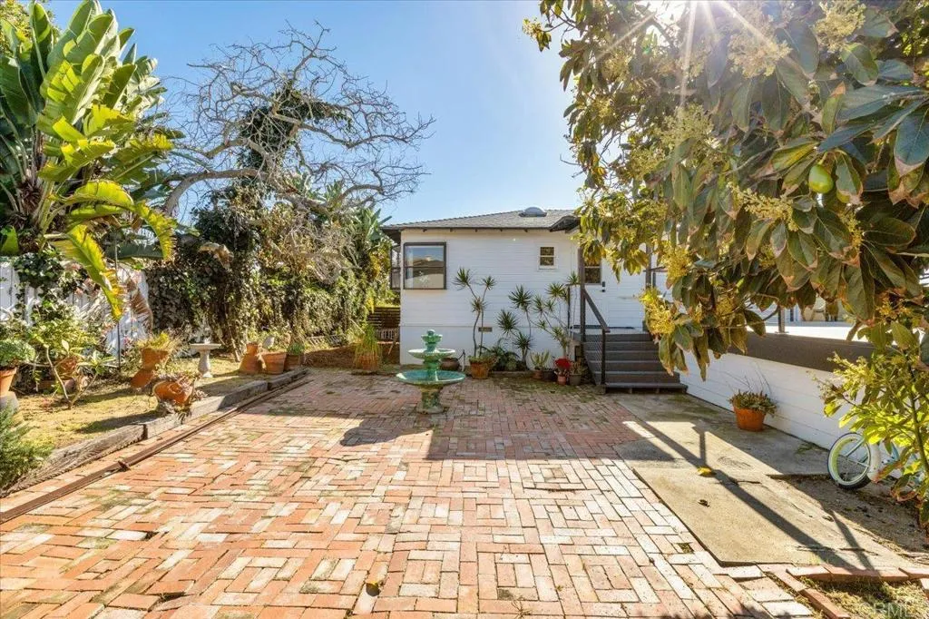 https://cdn.realtyfeed.com/cdn/127/306633389/f10bda2142ae65879461fb7553fdd502.webp