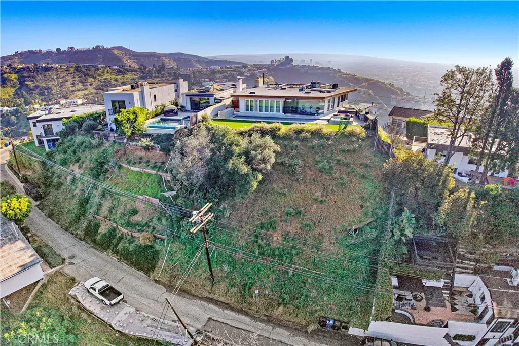 8220 Mannix, Los Angeles, CA 90046 - Photo 3 of 10, Los Angeles, CA