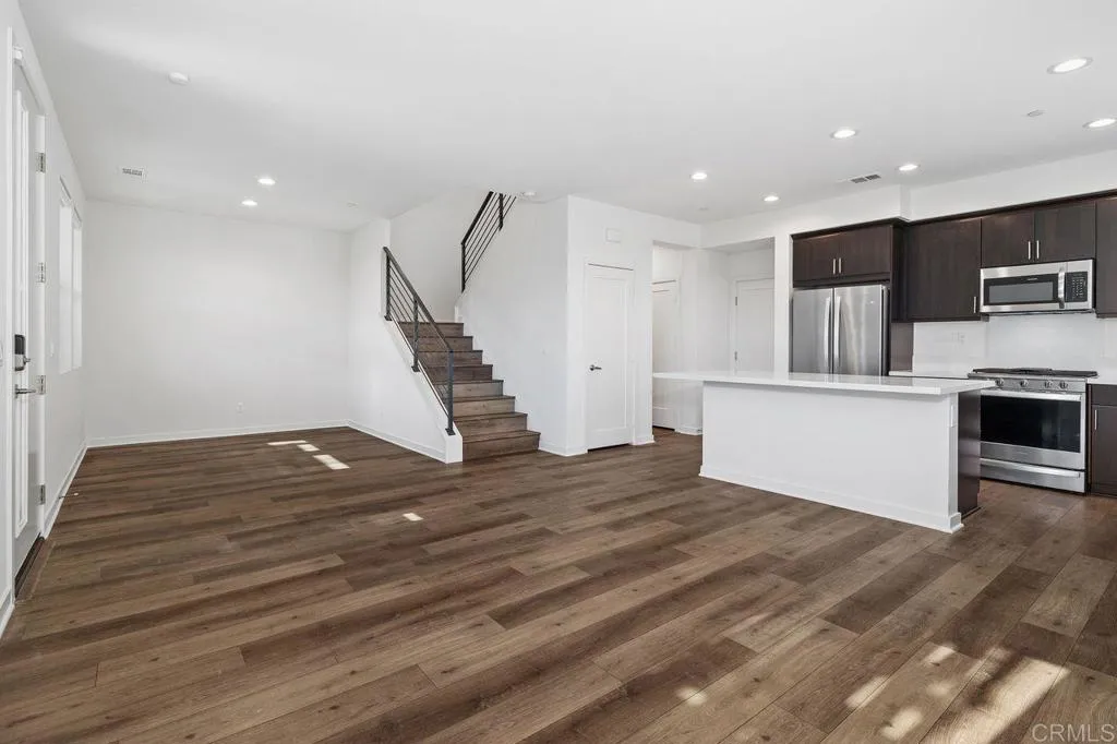 https://cdn.realtyfeed.com/cdn/127/306633401/6f09fdaf95a44b955aa5ff5953edf5d4.webp