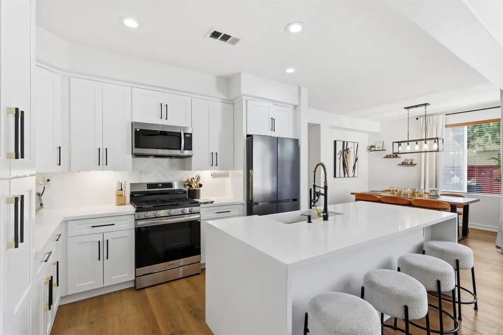 Photo #11: PTP2600817 Listing: Photo #11