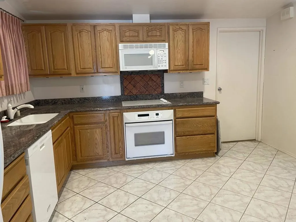 https://cdn.realtyfeed.com/cdn/127/306633638/9fb7cbe5def76ae9d5647d75f0dbf627.webp