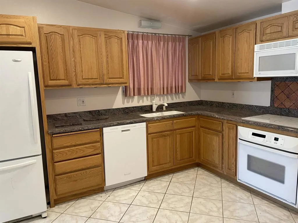 https://cdn.realtyfeed.com/cdn/127/306633638/b9c5e4f4c39cf42cdc161071ea8ce0fa.webp