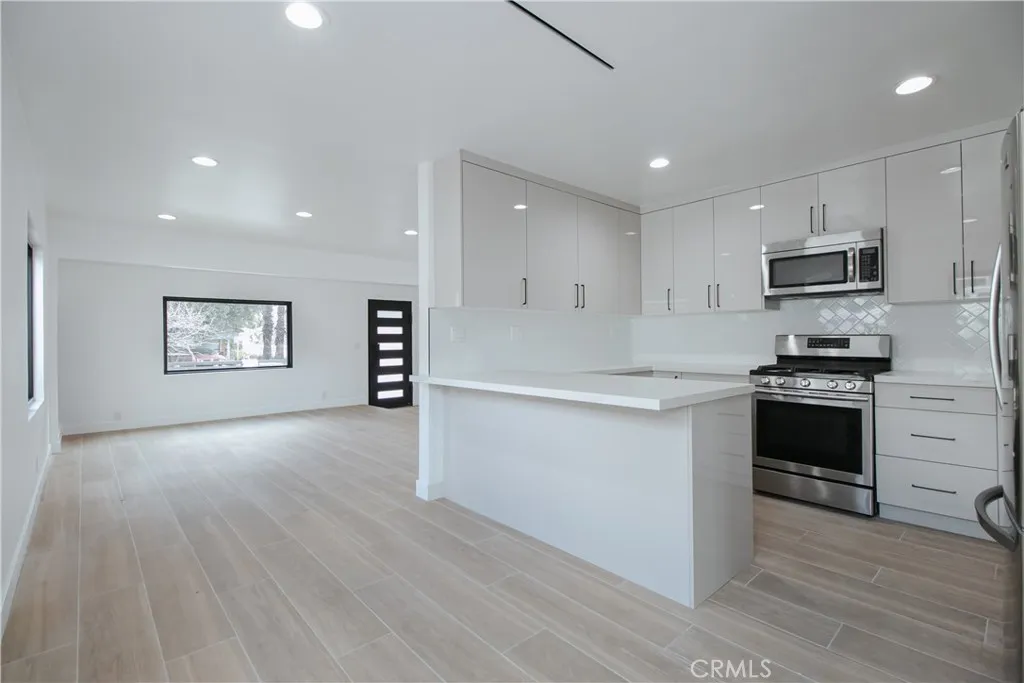8143 Hazeltine, Panorama City, CA 91402 - Photo 4 of 12, Panorama City, CA