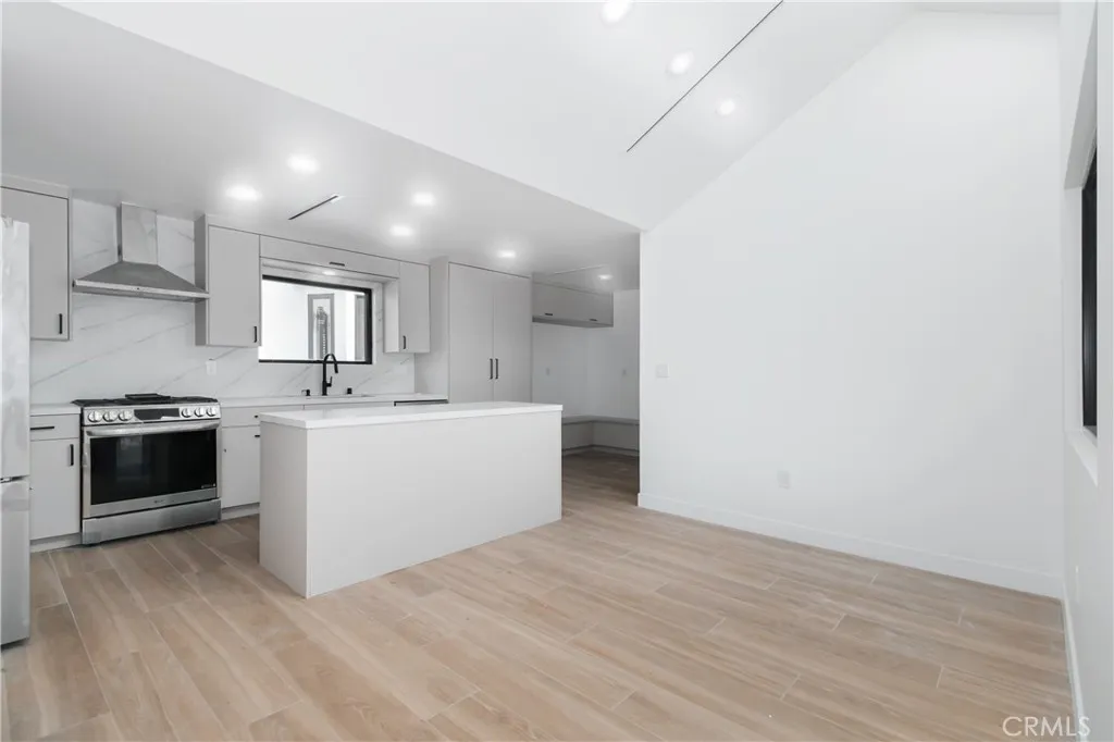 8141 Hazeltine, Panorama City, CA 91402 - Photo 3 of 10, Panorama City, CA