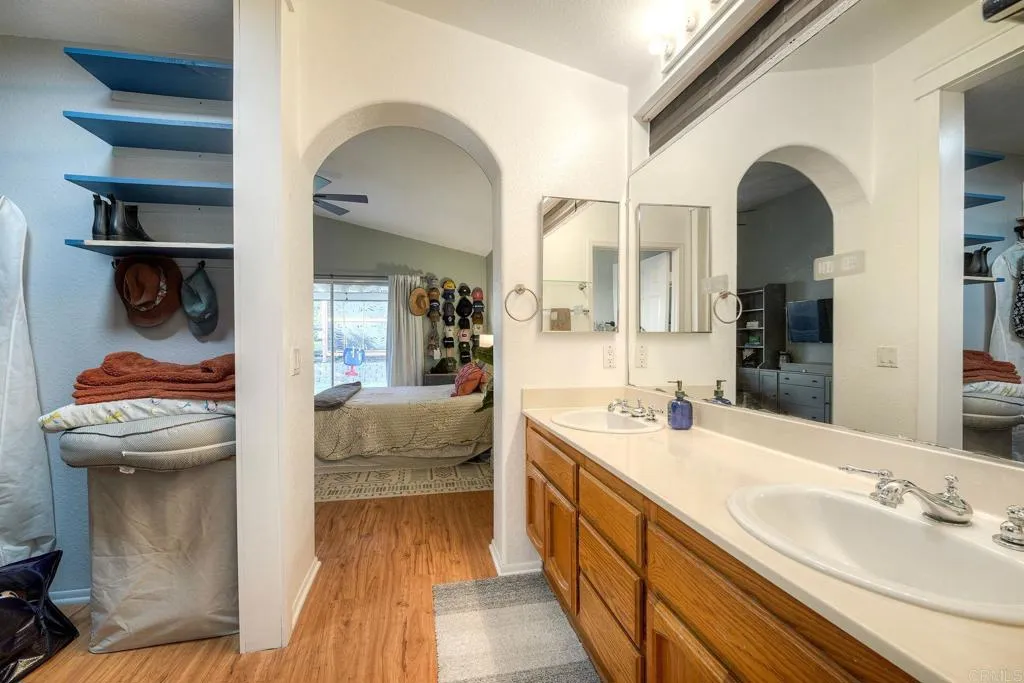 https://cdn.realtyfeed.com/cdn/127/306633861/00178b32fc585f716c084545289676fa.webp