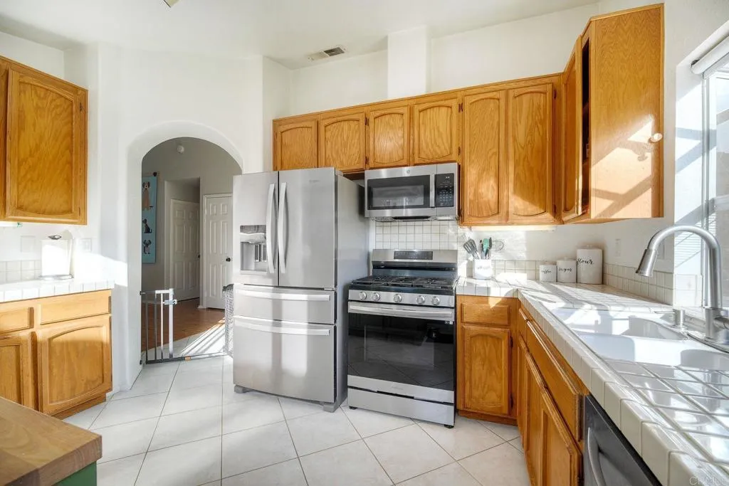 https://cdn.realtyfeed.com/cdn/127/306633861/6d8685413f61518f05e4a4b554794af3.webp