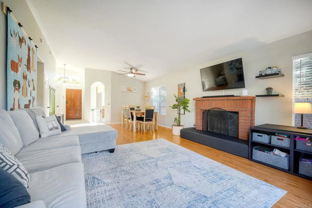 https://cdn.realtyfeed.com/cdn/127/306633861/785cb3d03b66d1c5becb3670d0b6e06f.webp