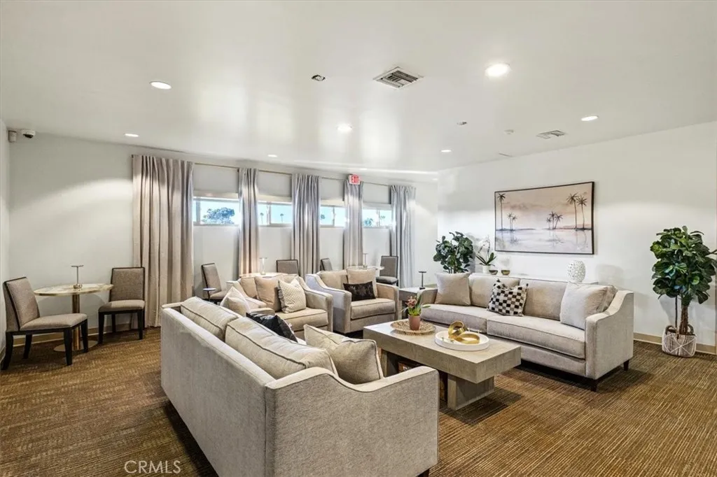 https://cdn.realtyfeed.com/cdn/127/306633883/3aad4cd2cafceb31ebcf07cf361e3911.webp