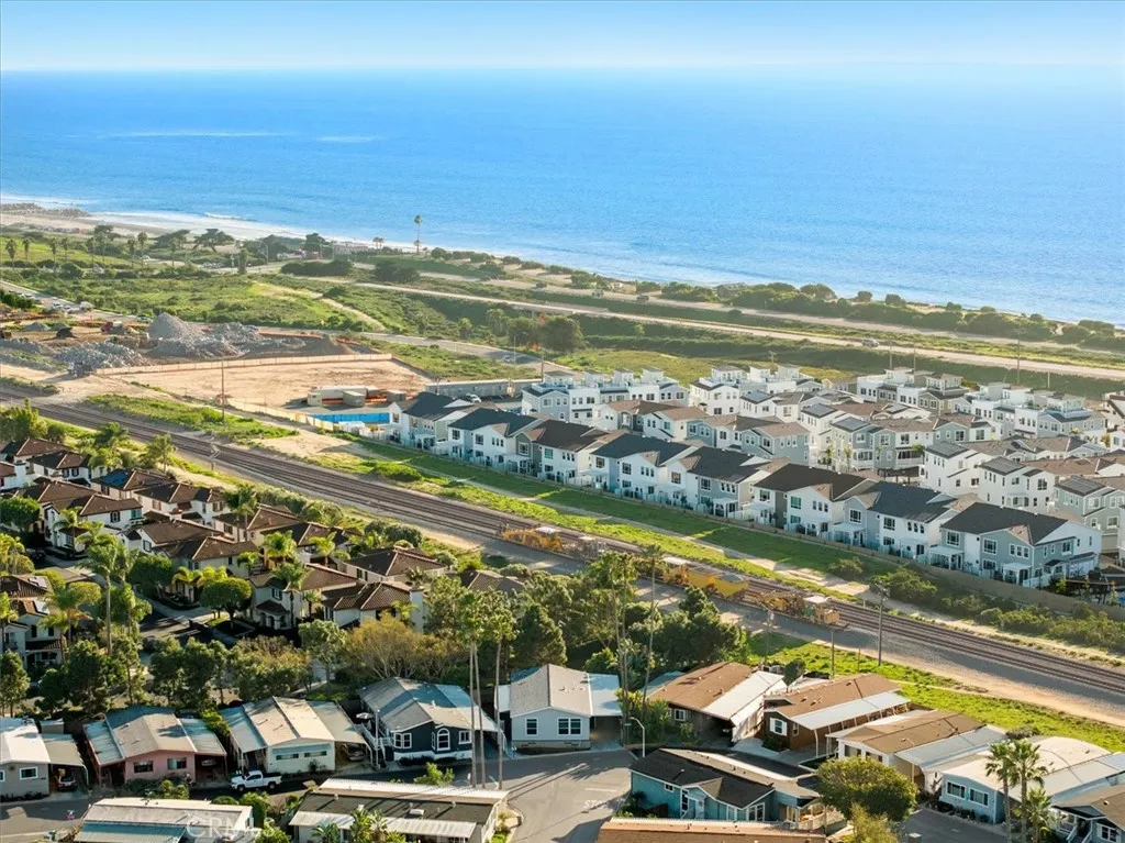 https://cdn.realtyfeed.com/cdn/127/306633883/8df58f00a1d5db767bebde22211303bd.webp