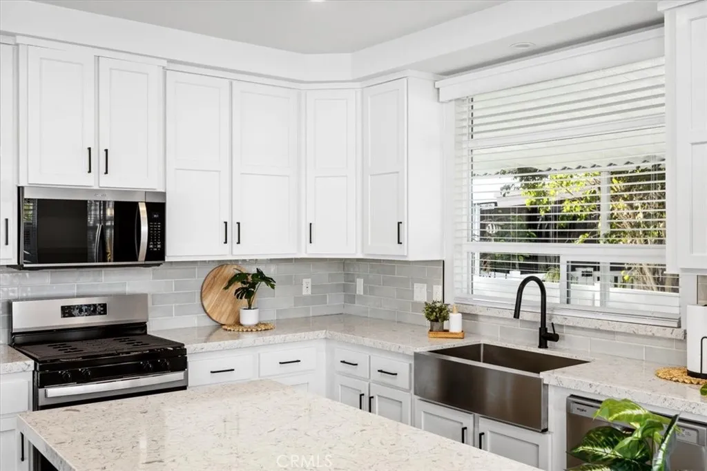 https://cdn.realtyfeed.com/cdn/127/306633883/e0bfb9902778eccd906631ce8dcecd26.webp