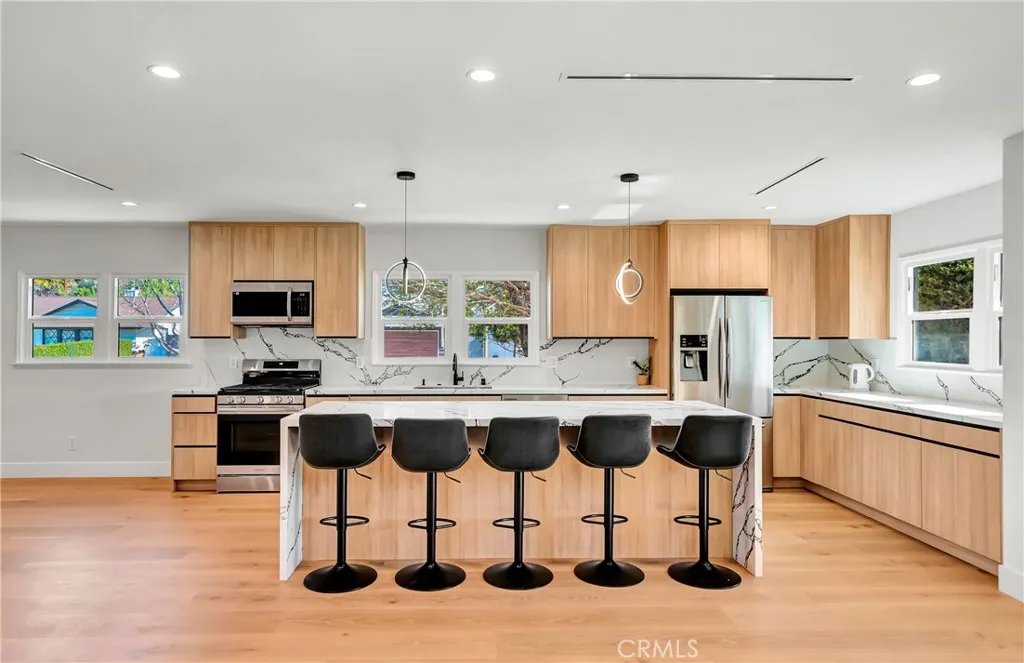 Woodland Hills, CA 91367