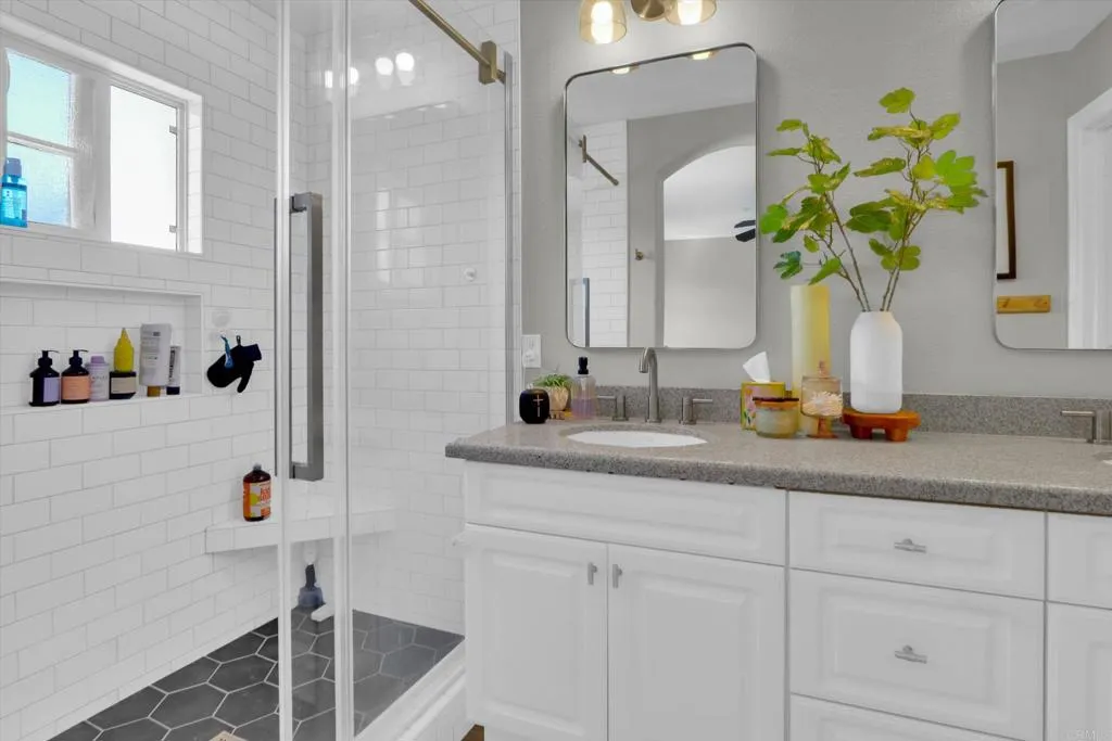 https://cdn.realtyfeed.com/cdn/127/306634074/d049f988c5f4d11245aa0527876c24da.webp