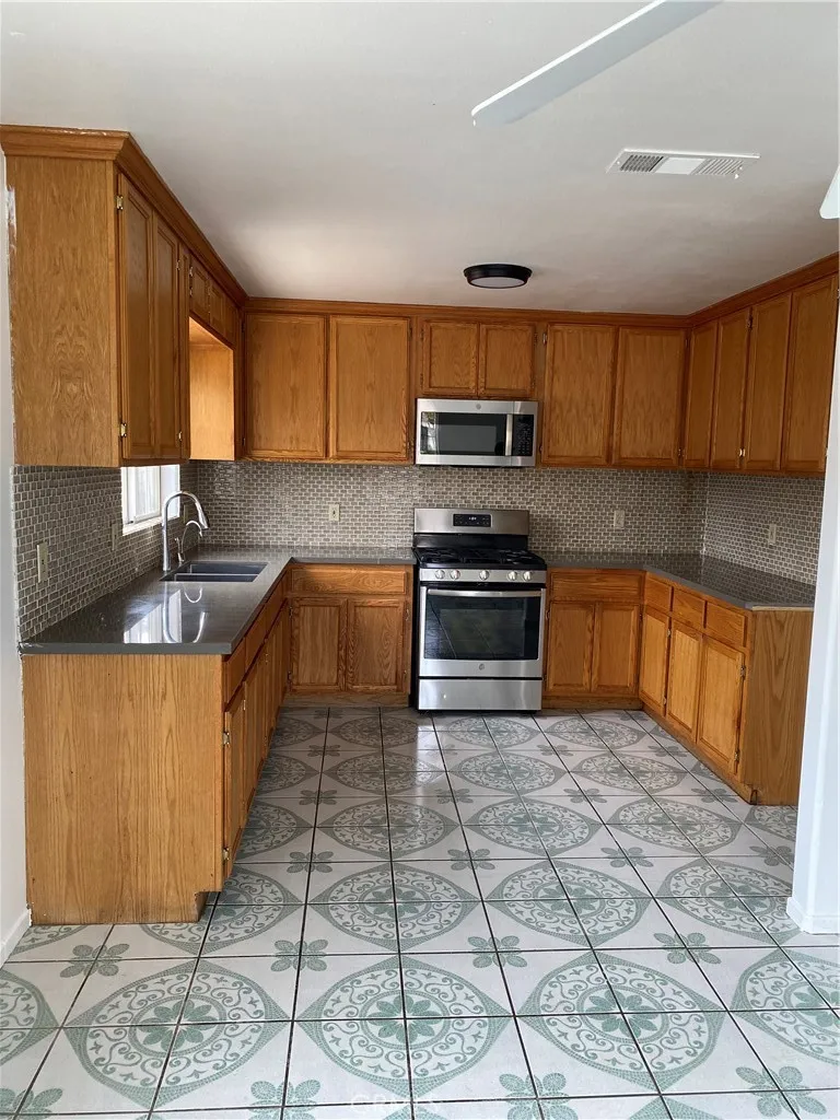 217 E 5th, Perris, CA 92570 - Photo 4 of 9, Perris, CA