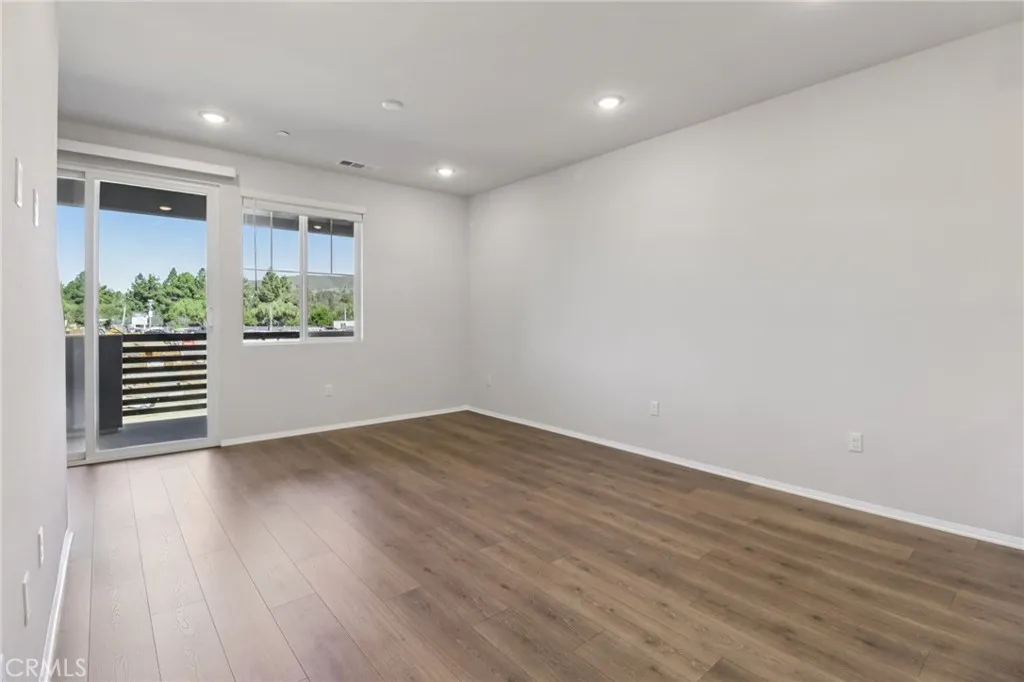 https://cdn.realtyfeed.com/cdn/127/306634139/9ca62f4a4beb75108e3ce3d7ef6126cb.webp