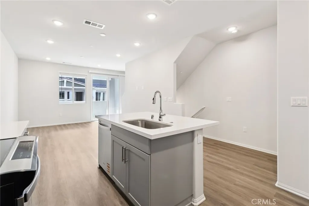 https://cdn.realtyfeed.com/cdn/127/306634150/2afc99755f38d371471543a6ff1ef0fe.webp