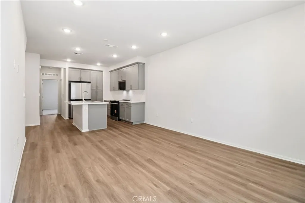 https://cdn.realtyfeed.com/cdn/127/306634150/2f363cf1869d502e898f5ef65761b720.webp