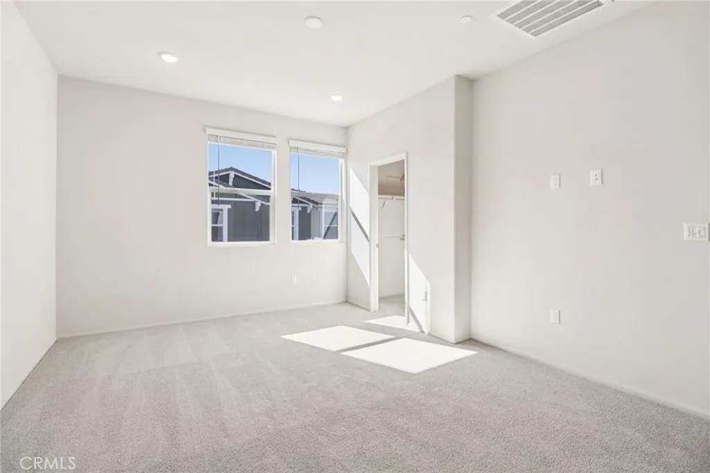 https://cdn.realtyfeed.com/cdn/127/306634150/ac4ab2ca86ed88ce87fc55455e10da38.webp