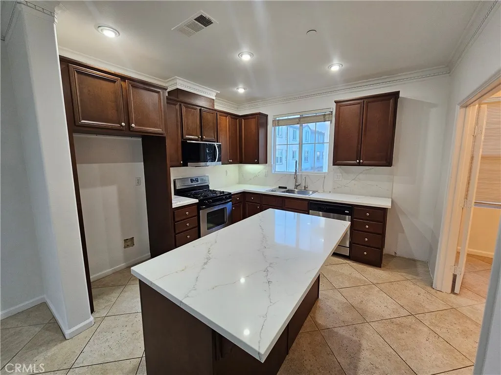 20 Preston Lane, Buena Park, CA 90621 - Photo 3 of 8, Buena Park, CA