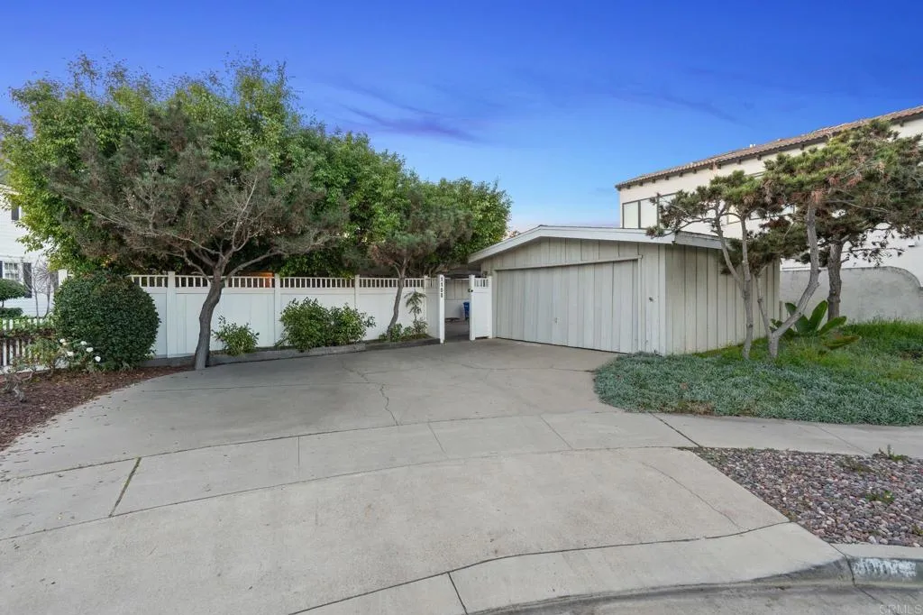 https://cdn.realtyfeed.com/cdn/127/306634215/00088106def067d06d1362484d4f4bde.webp