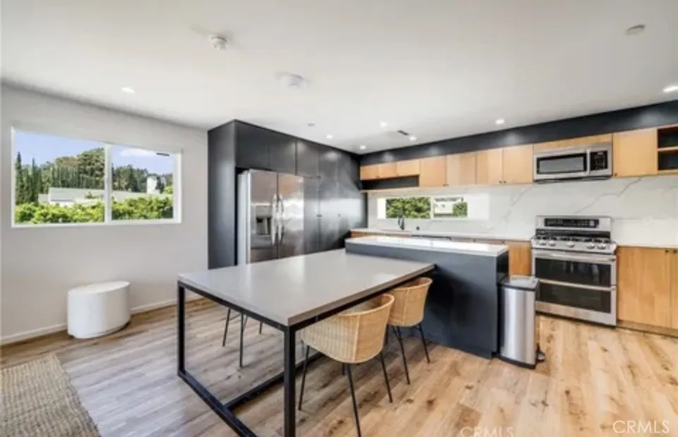 Los Angeles, CA 90068