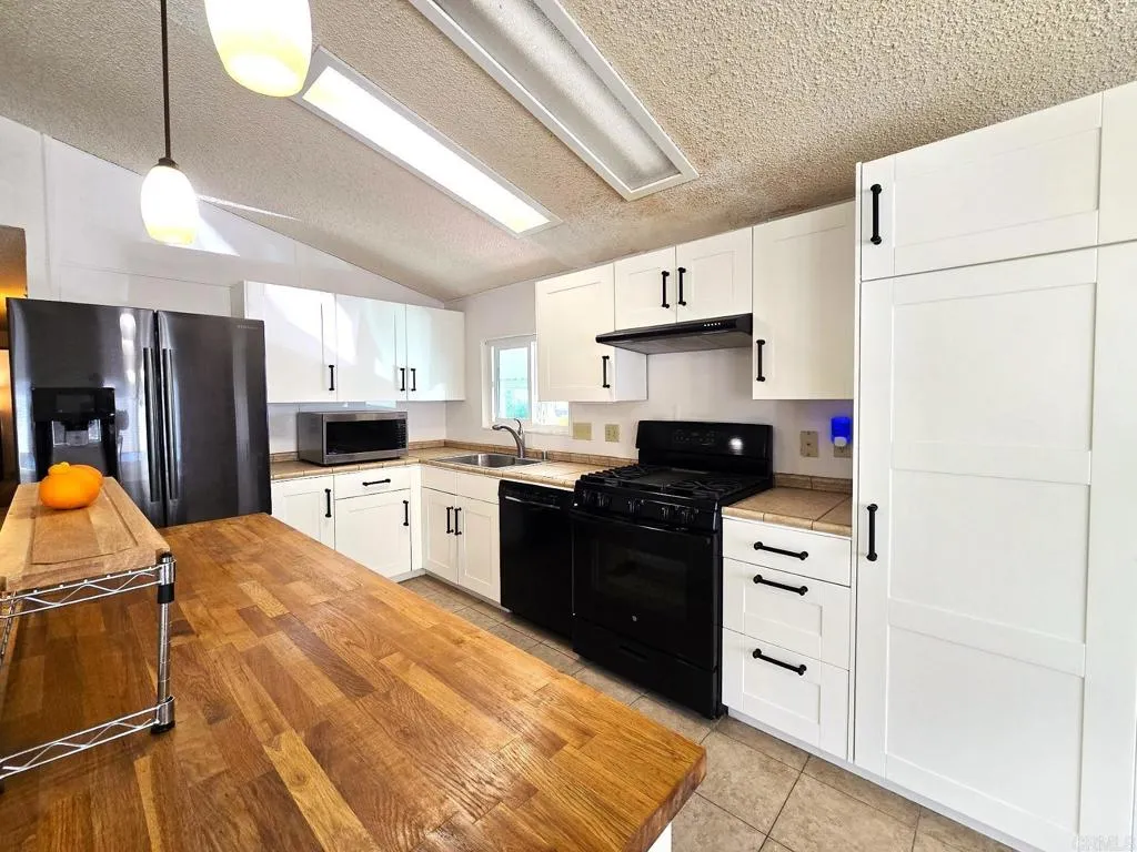 https://cdn.realtyfeed.com/cdn/127/306634429/08832581b7233838a46078edf66a98b7.webp
