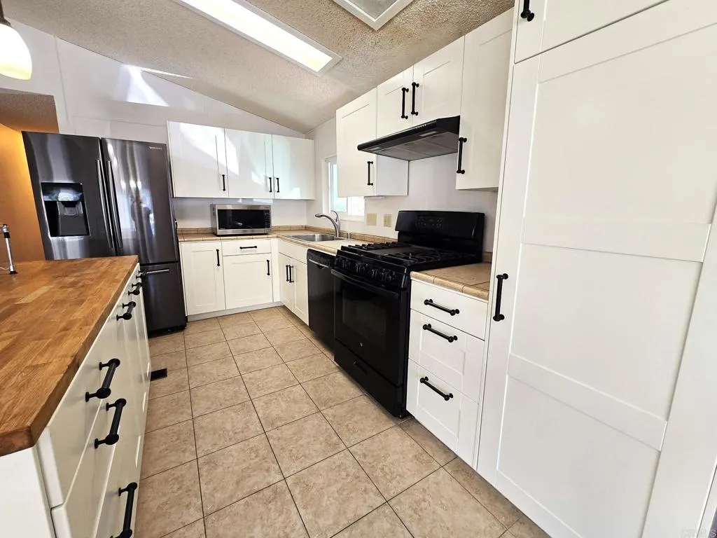 https://cdn.realtyfeed.com/cdn/127/306634429/5de086b88d08458e1fb00157af17f4d5.webp