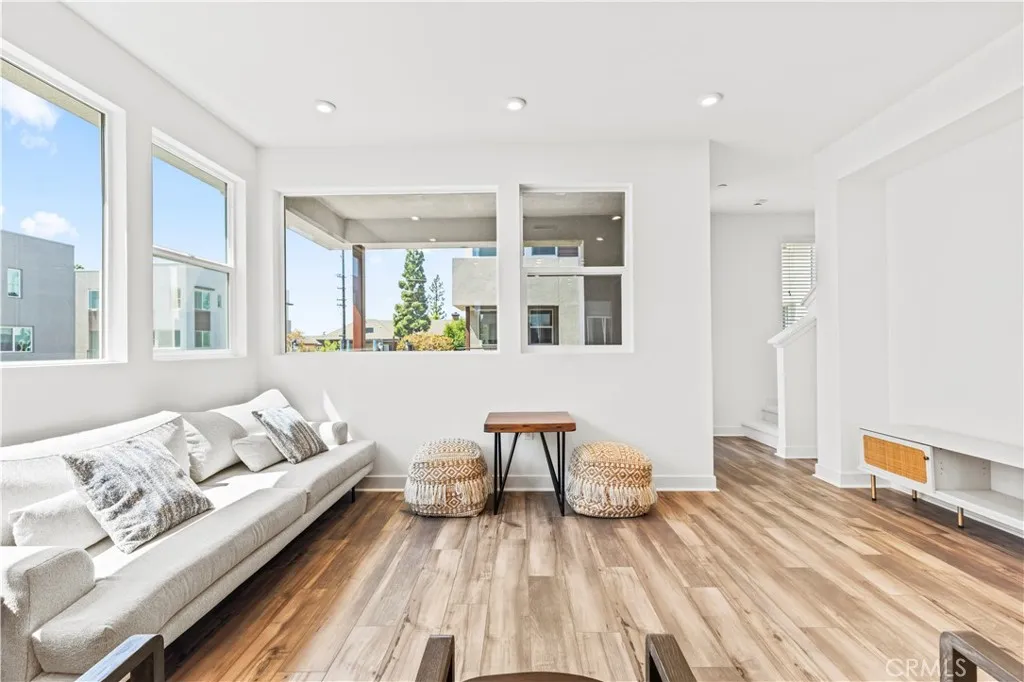 609 S Lyon St, Santa Ana, CA 92705 - Photo 4 of 52, Santa Ana, CA