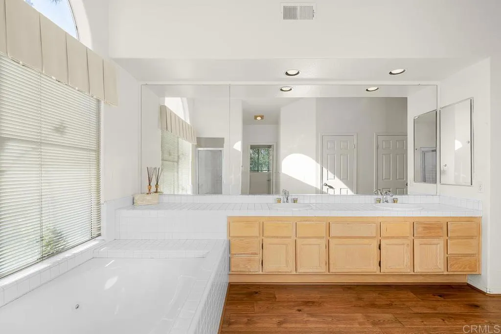 https://cdn.realtyfeed.com/cdn/127/306634498/84008ef1df4751729cfe3c0b96975136.webp
