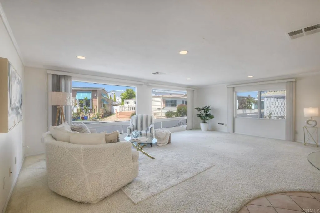 https://cdn.realtyfeed.com/cdn/127/306634533/2e6307fb1e37aa6131f794f8eac53fdc.webp