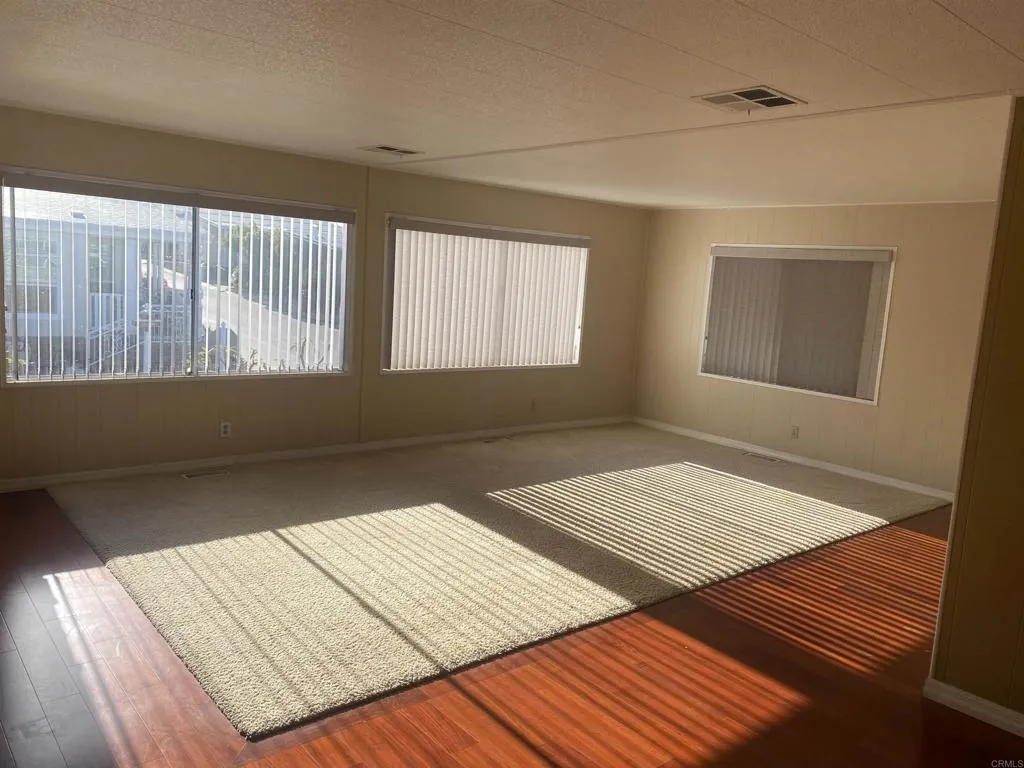https://cdn.realtyfeed.com/cdn/127/306634619/1d582f31b82dc6f0f8b08e0ffb5933b1.webp