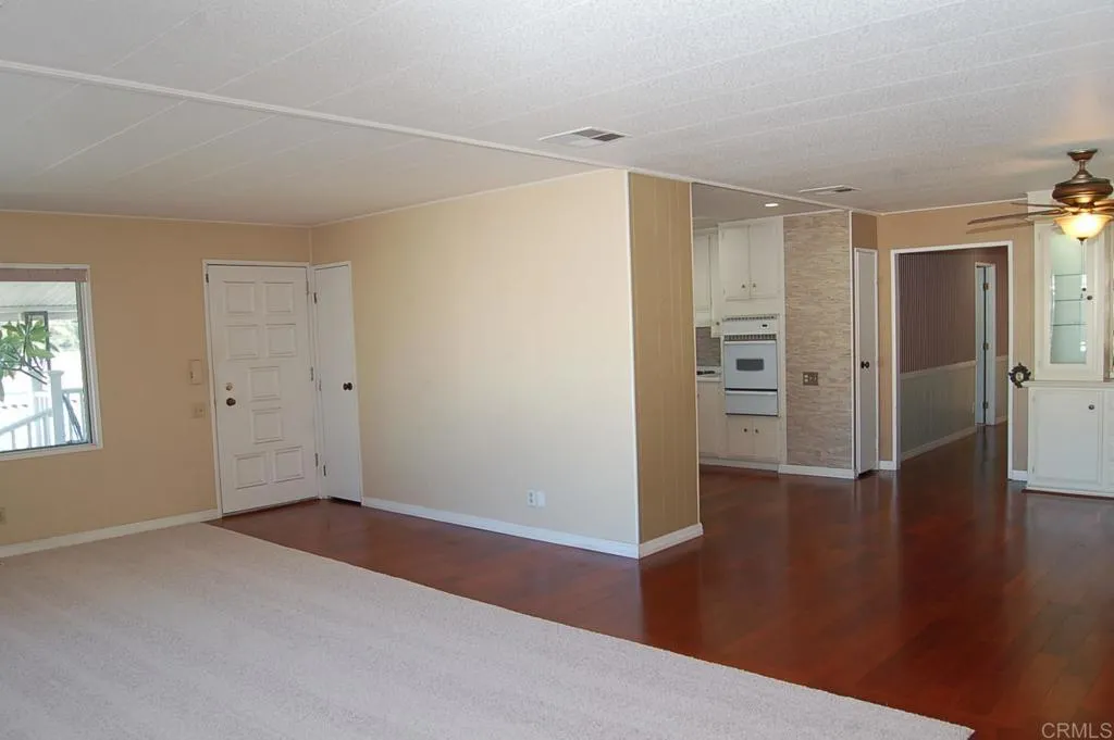 https://cdn.realtyfeed.com/cdn/127/306634619/3f93985242d6e6e9e40d9d813eaf03c1.webp