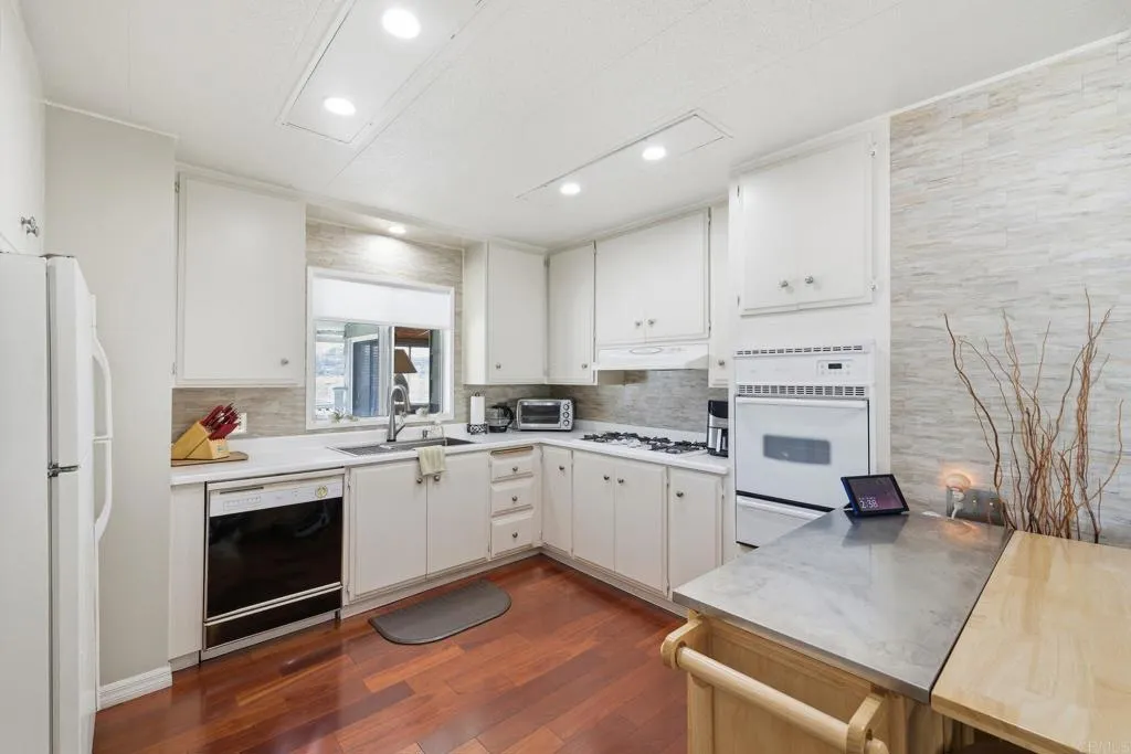 https://cdn.realtyfeed.com/cdn/127/306634619/6526bcdc193ae101d631c9991f75c0e5.webp