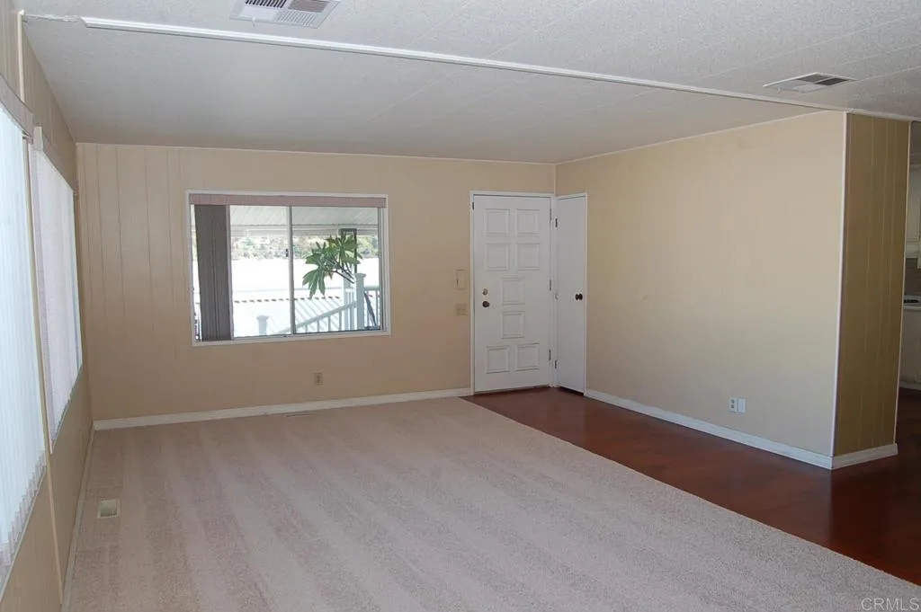 https://cdn.realtyfeed.com/cdn/127/306634619/7244bf51a7f8bd841a5f34afe3c6b1f6.webp
