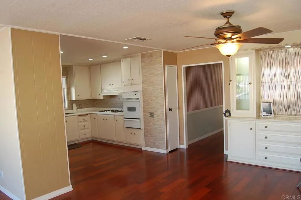 https://cdn.realtyfeed.com/cdn/127/306634619/762c72276c07724fded34ebddbd5964d.webp