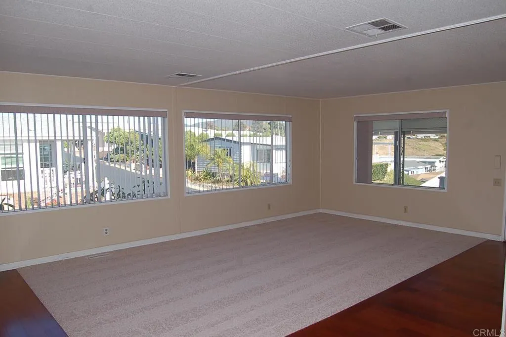 https://cdn.realtyfeed.com/cdn/127/306634619/7c4364994c9e6db84122e144da8e6620.webp