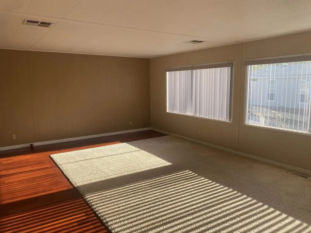 https://cdn.realtyfeed.com/cdn/127/306634619/8b5fc1442430c78989e59dfdfa109d43.webp