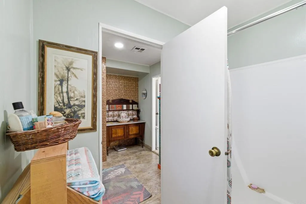 https://cdn.realtyfeed.com/cdn/127/306634619/9c4170bb122942a81465ac6de290f9fb.webp