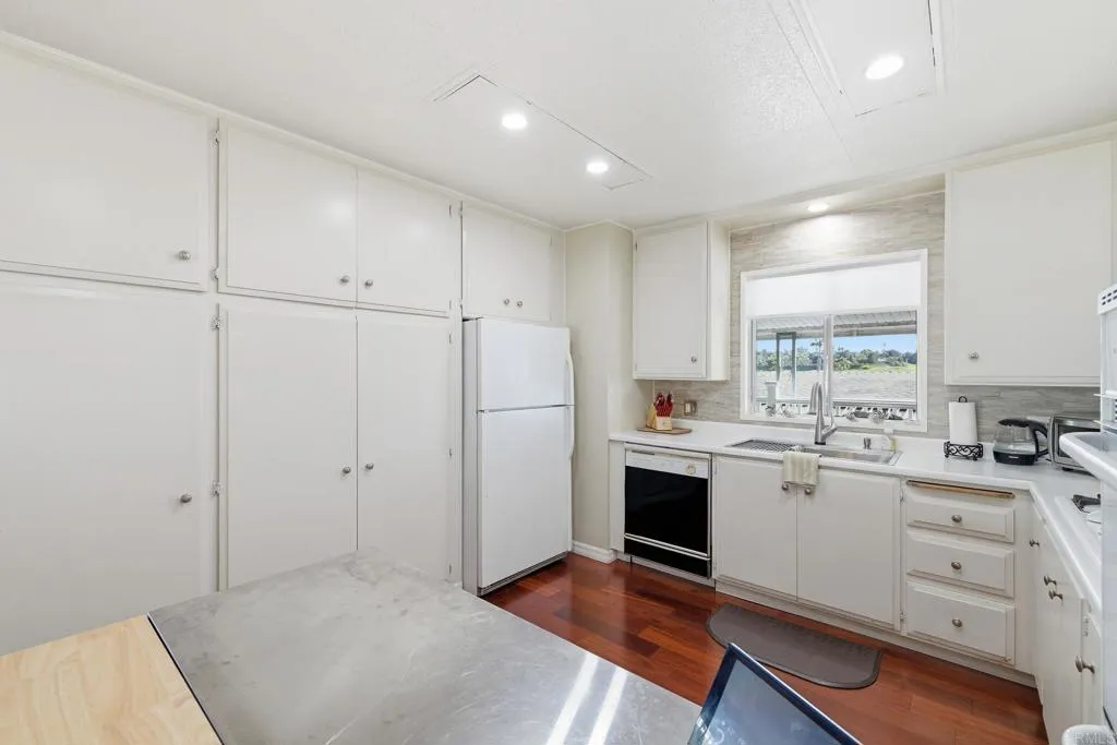 https://cdn.realtyfeed.com/cdn/127/306634619/a70cc7b233fb021a87c458a57d86b446.webp