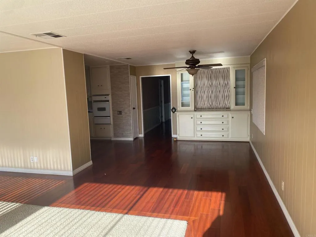 https://cdn.realtyfeed.com/cdn/127/306634619/be1925fae7b18a43a4bf931fe7128e47.webp