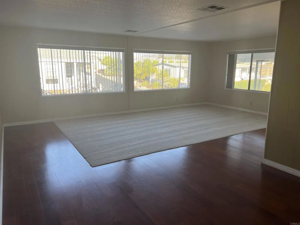 https://cdn.realtyfeed.com/cdn/127/306634619/d6df422e755afc6ecd900f980f0aae1b.webp