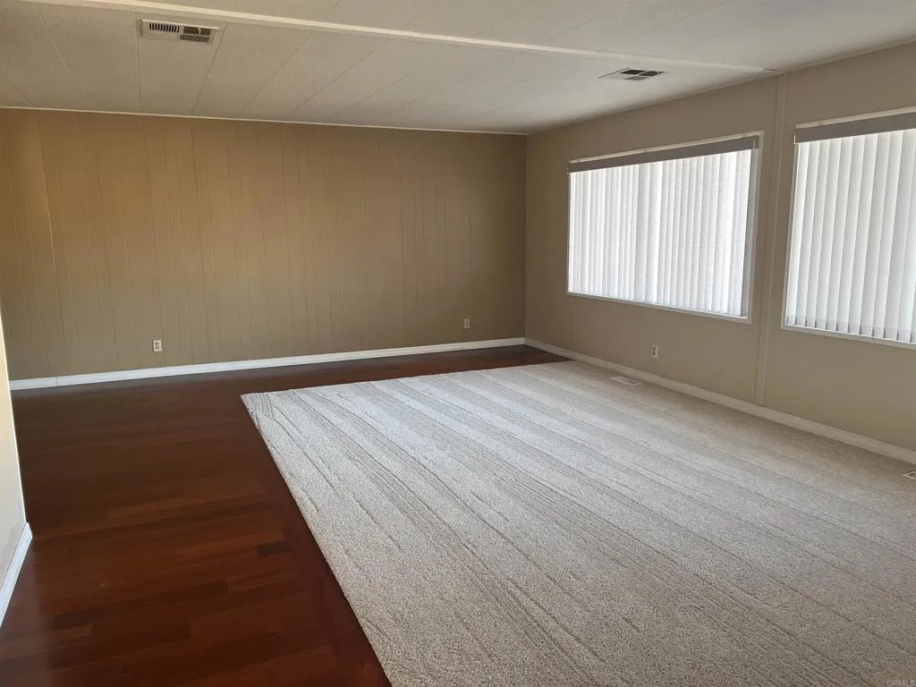 https://cdn.realtyfeed.com/cdn/127/306634619/ebf36bd94f6bdf508d3379d75974f720.webp