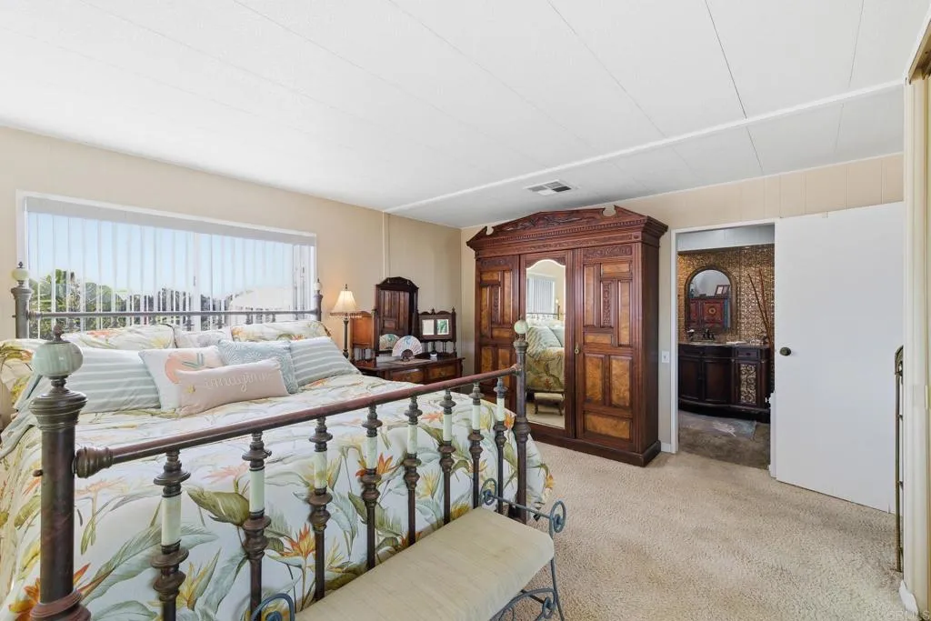https://cdn.realtyfeed.com/cdn/127/306634619/fa8926f0ec5e1cb1eb5b63801925adef.webp