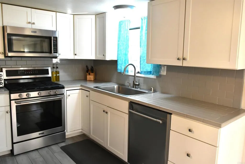 https://cdn.realtyfeed.com/cdn/127/306634620/c5ce4d8895b99d1015928198640a0d55.webp