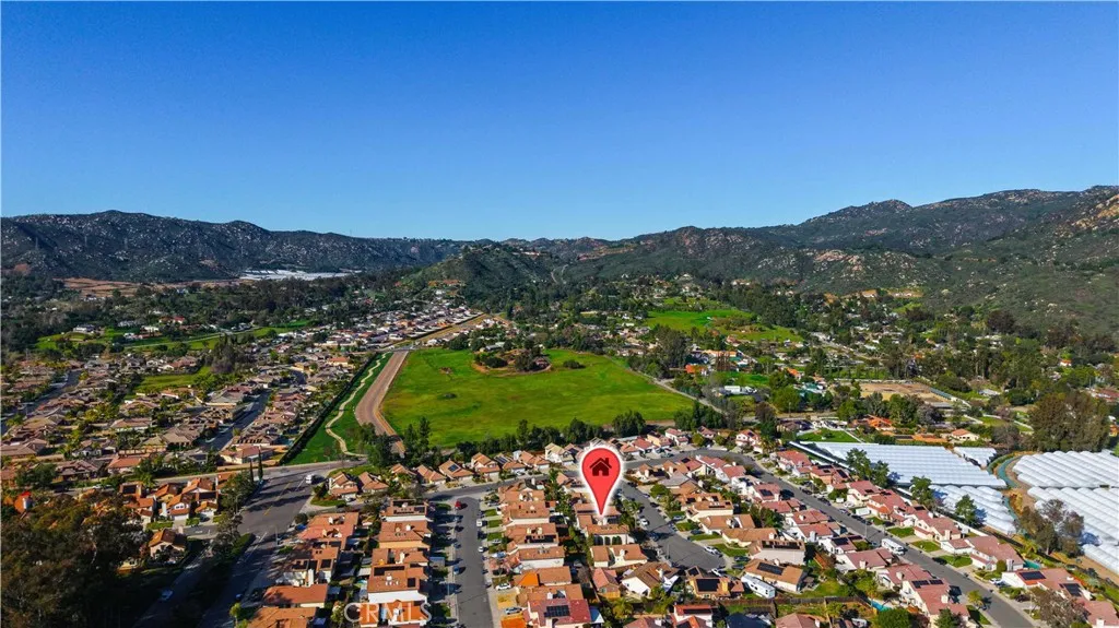 https://cdn.realtyfeed.com/cdn/127/306634628/670f90542a4962adb6943233e0792d2b.webp