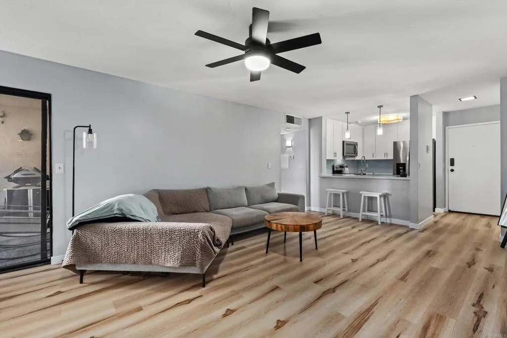 https://cdn.realtyfeed.com/cdn/127/306634751/0df038e25bf587bd96d8731f6d597460.webp