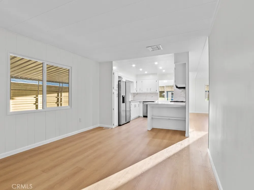 https://cdn.realtyfeed.com/cdn/127/306634930/5c171907a0a03b41a9d5699ea6be61aa.webp