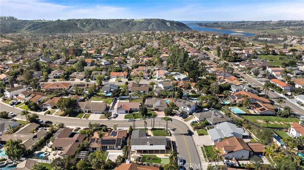 https://cdn.realtyfeed.com/cdn/127/306635021/bacfb8607108009bf49eee7417769c02.webp