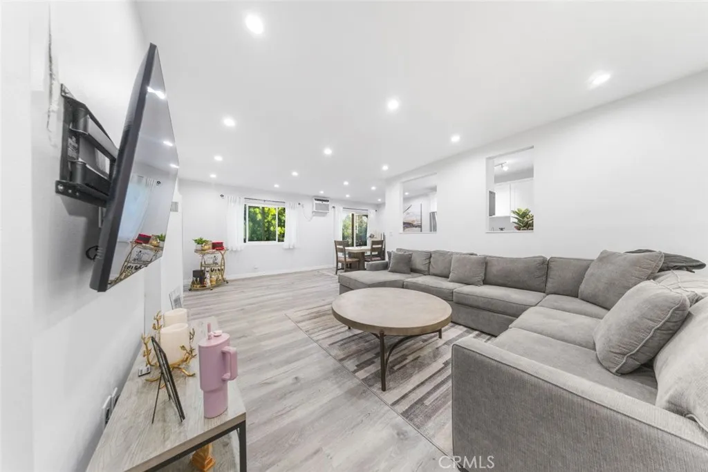 La Crescenta, CA 91214